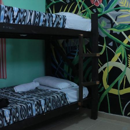 Hostal Charlys Hostel Tulum Pueblo Buitenkant foto