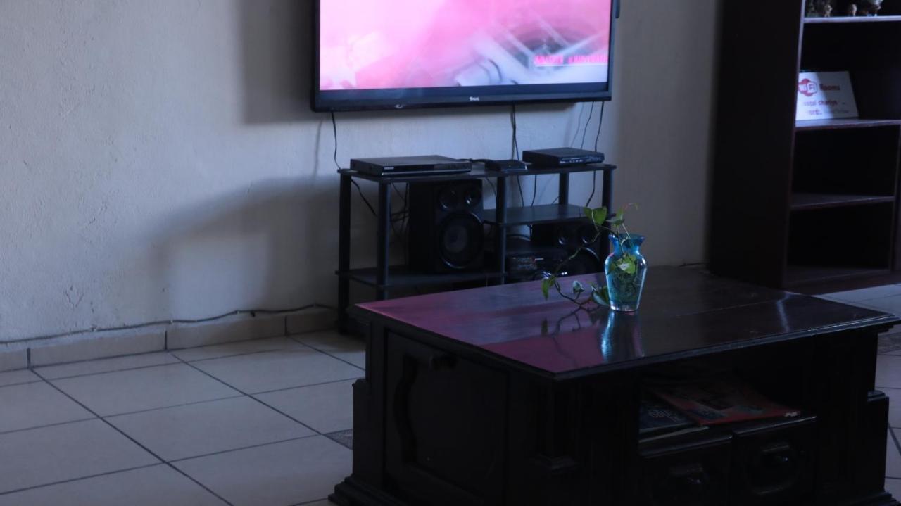 Hostal Charlys Tulum Pueblo Buitenkant foto
